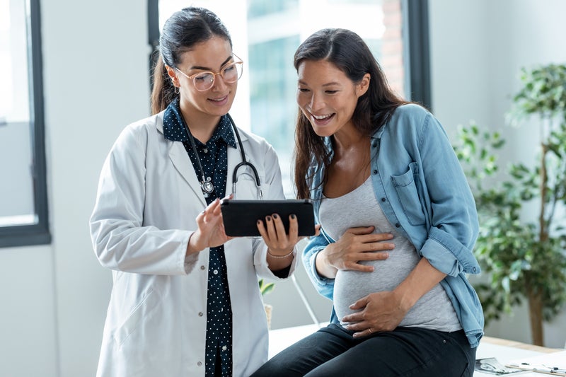 pregnant lady with doctor 